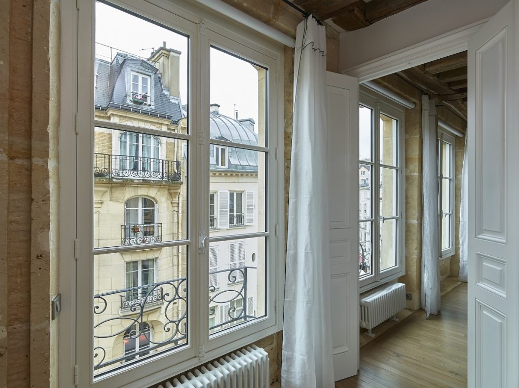 Fenêtres en bois sur mesure blanches gamme prestige appartement haussmanien