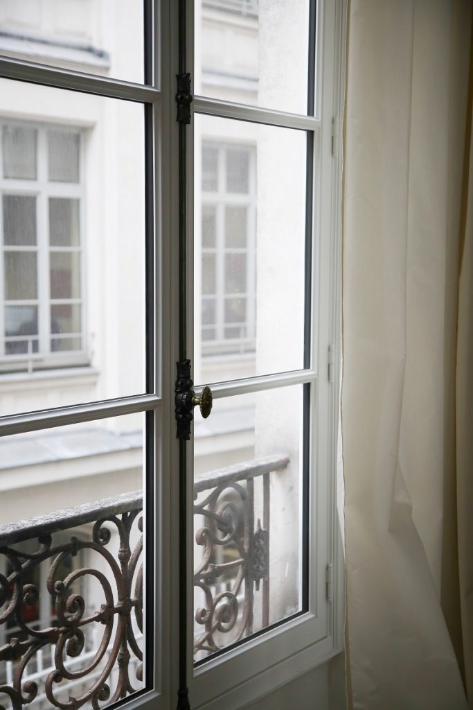 Fenêtre sur mesure en bois couleur blanche gamme prestige
