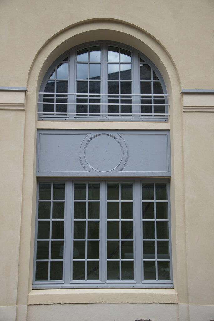 haute fenêtre menuiserie spécifique et reproduction
